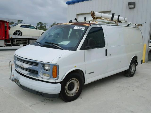 1GCFG25W8Y1107687 - 2000 CHEVROLET EXPRESS G2 WHITE photo 2