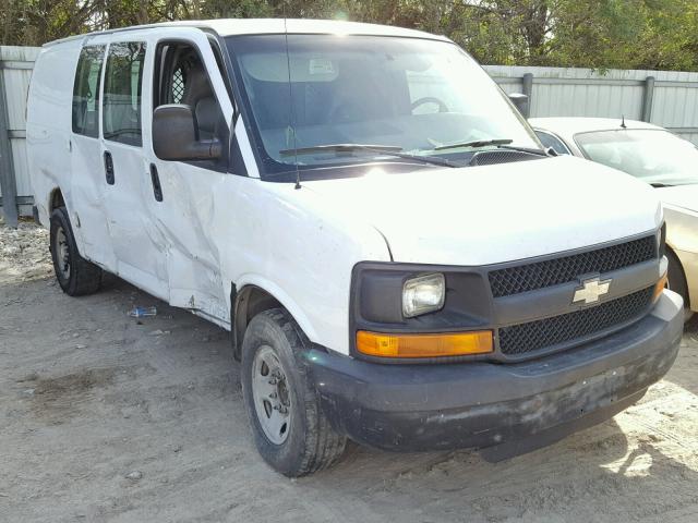 1GCGG25V451132626 - 2005 CHEVROLET EXPRESS G2 WHITE photo 1