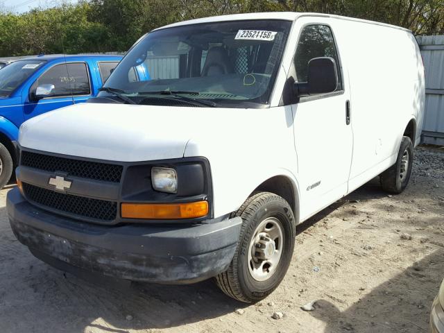 1GCGG25V451132626 - 2005 CHEVROLET EXPRESS G2 WHITE photo 2