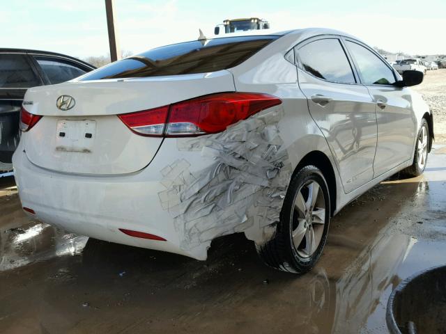 5NPDH4AE6DH166592 - 2013 HYUNDAI ELANTRA GL WHITE photo 4