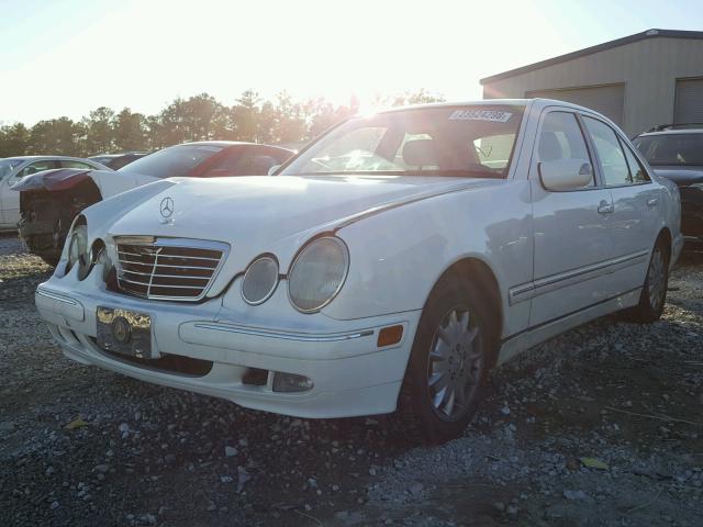 WDBJF65J51B336643 - 2001 MERCEDES-BENZ E 320 WHITE photo 2