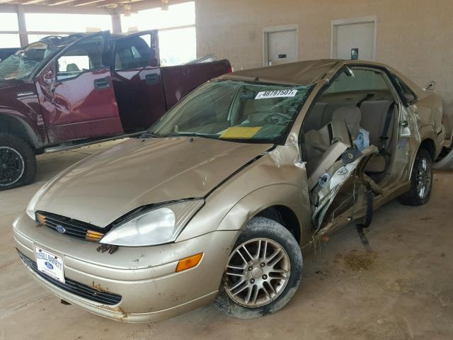 1FAHP3833YW138841 - 2000 FORD FOCUS ZTS GOLD photo 2