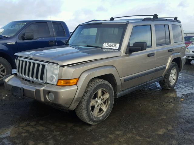 1J8HG48K06C302819 - 2006 JEEP COMMANDER TAN photo 2