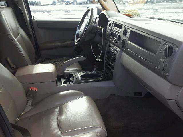 1J8HG48K06C302819 - 2006 JEEP COMMANDER TAN photo 5