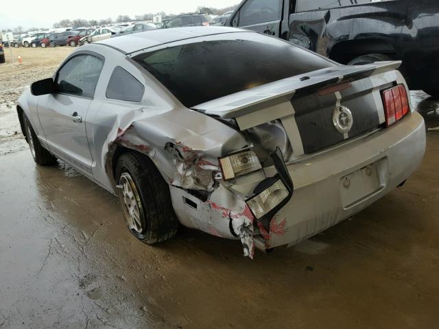 1ZVFT80N475277370 - 2007 FORD MUSTANG SILVER photo 3