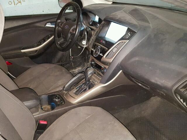 1FAHP3M26CL439983 - 2012 FORD FOCUS SEL SILVER photo 5