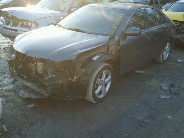 4T1BF3EK8BU653296 - 2011 TOYOTA CAMRY BASE GRAY photo 2