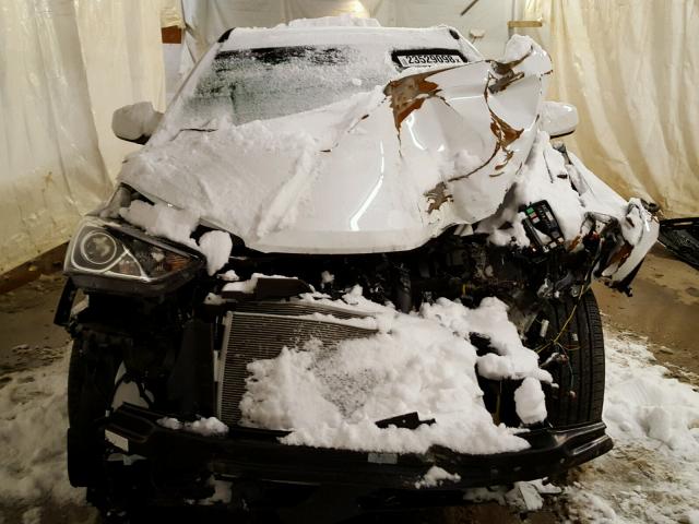 5NMZUDLB2HH043086 - 2017 HYUNDAI SANTA FE S 白色 照片 9