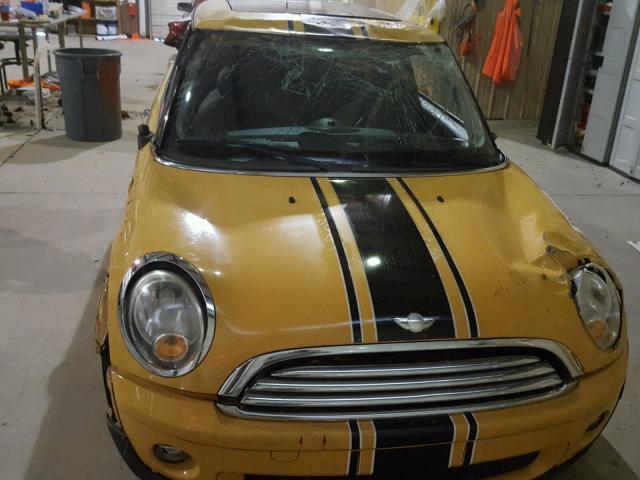 WMWMF33568TT60244 - 2008 MINI COOPER YELLOW photo 9