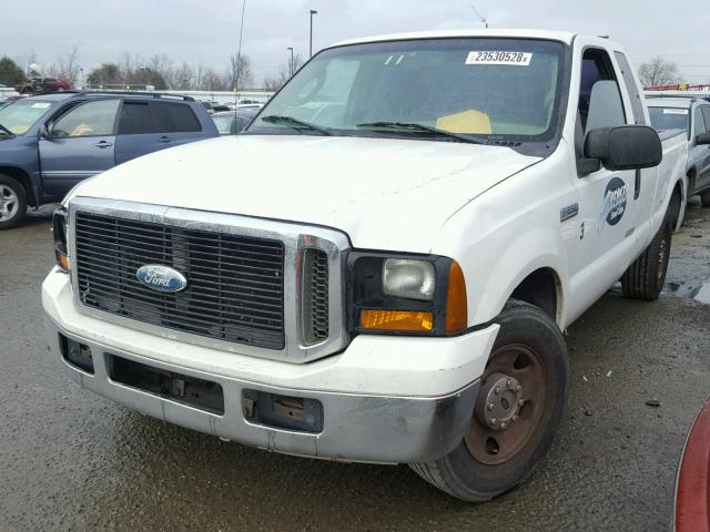 1FTNX20566ED27202 - 2006 FORD F250 SUPER WHITE photo 2