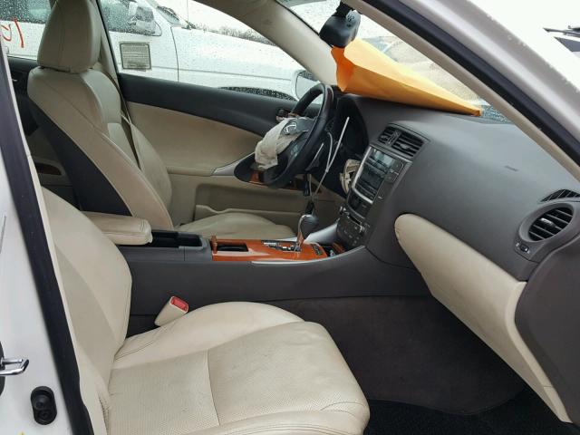 JTHBK262695092155 - 2009 LEXUS IS 250 WHITE photo 5