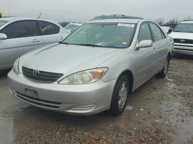 4T1BF30K72U522965 - 2002 TOYOTA CAMRY LE SILVER photo 2