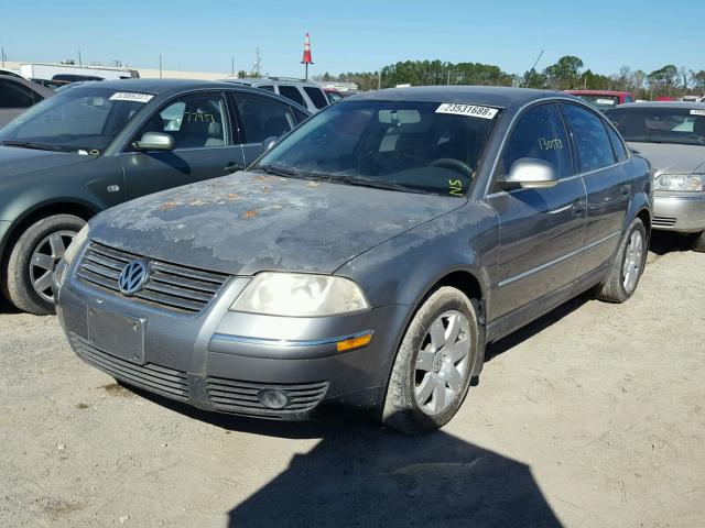 WVWAE63B25E051760 - 2005 VOLKSWAGEN PASSAT GLS SILVER photo 2