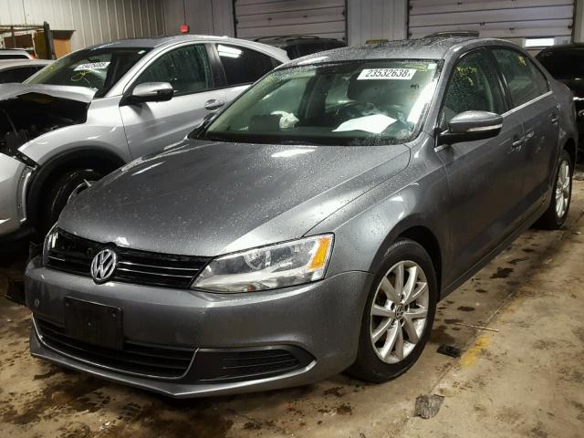 3VWD07AJ4EM441195 - 2014 VOLKSWAGEN JETTA SE GRAY photo 2