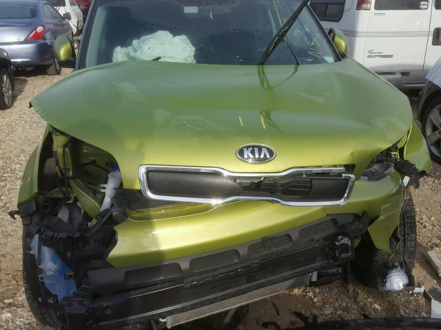 KNDJN2A23E7718531 - 2014 KIA SOUL GREEN photo 7