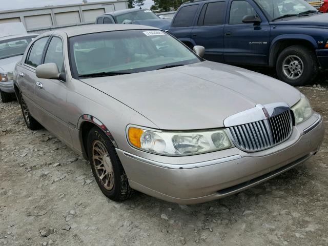 1LNHM82W92Y658858 - 2002 LINCOLN TOWN CAR S TAN photo 1