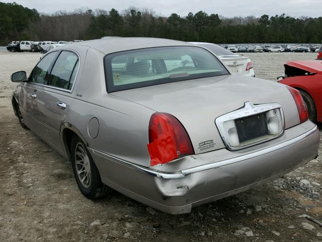 1LNHM82W92Y658858 - 2002 LINCOLN TOWN CAR S TAN photo 3