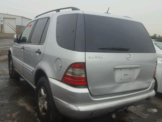 4JGAB54E11A263834 - 2001 MERCEDES-BENZ ML 320 SILVER photo 3