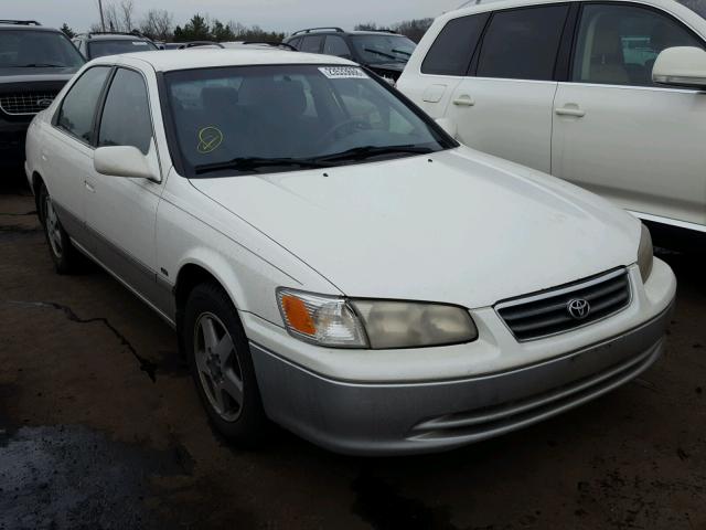 JT2BG22K010553367 - 2001 TOYOTA CAMRY CE WHITE photo 1