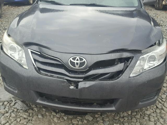 4T1BF3EK1BU220287 - 2011 TOYOTA CAMRY BASE GRAY photo 9