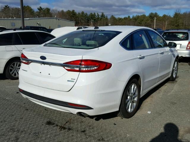 3FA6P0HD3HR113035 - 2017 FORD FUSION SE WHITE photo 4