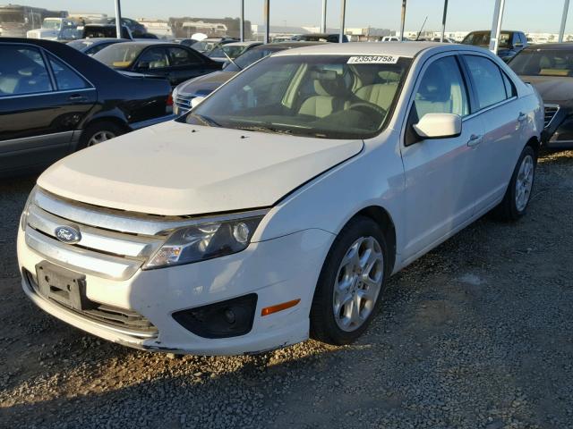 3FAHP0HA0BR237396 - 2011 FORD FUSION SE WHITE photo 2