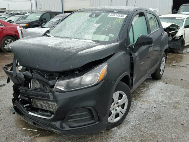 3GNCJKSB7HL226658 - 2017 CHEVROLET TRAX LS BLACK photo 2