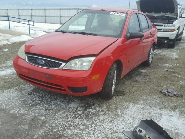 1FAFP34N35W109432 - 2005 FORD FOCUS ZX4 RED photo 2