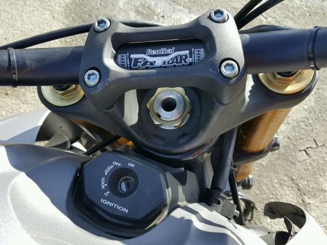 JS1GT79A3G2100130 - 2016 SUZUKI GSX-S1000 SILVER photo 8