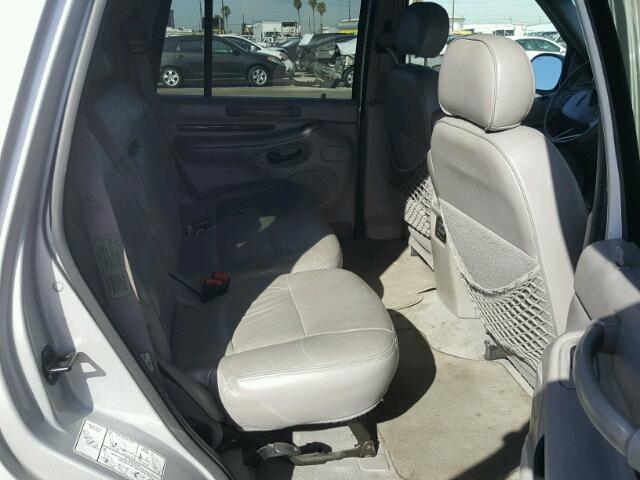 5LMRU27L4WLJ39264 - 1998 LINCOLN NAVIGATOR ვერცხლისფერი ფოტო 6