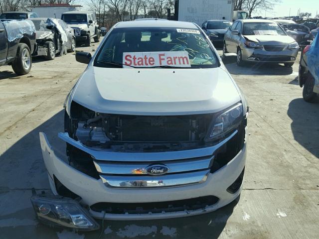 3FAHP0GA0CR436872 - 2012 FORD FUSION S WHITE photo 9