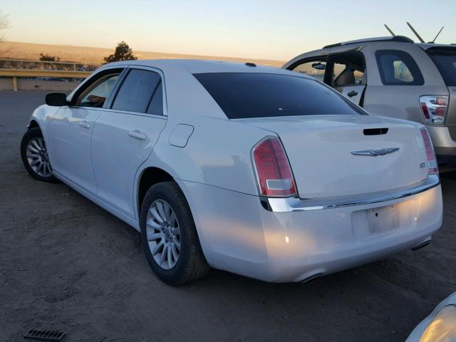 2C3CCAAG0CH175486 - 2012 CHRYSLER 300 WHITE photo 3