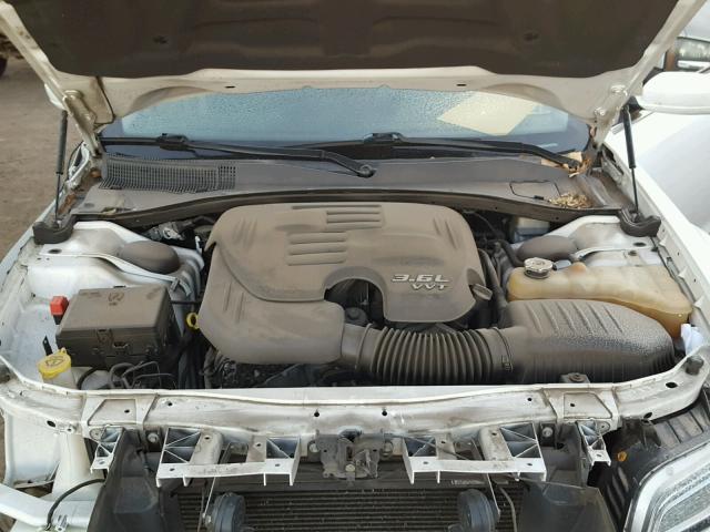 2C3CCAAG0CH175486 - 2012 CHRYSLER 300 WHITE photo 7