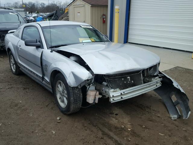 1ZVFT80N765179206 - 2006 FORD MUSTANG SILVER photo 1