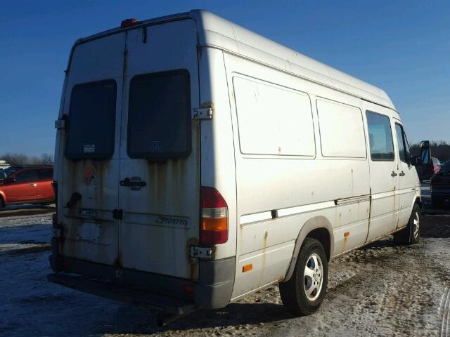 WD2PD744855719112 - 2005 MERCEDES-BENZ SPRINTER SILVER photo 4