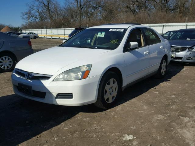 1HGCM56497A104310 - 2007 HONDA ACCORD LX WHITE photo 2