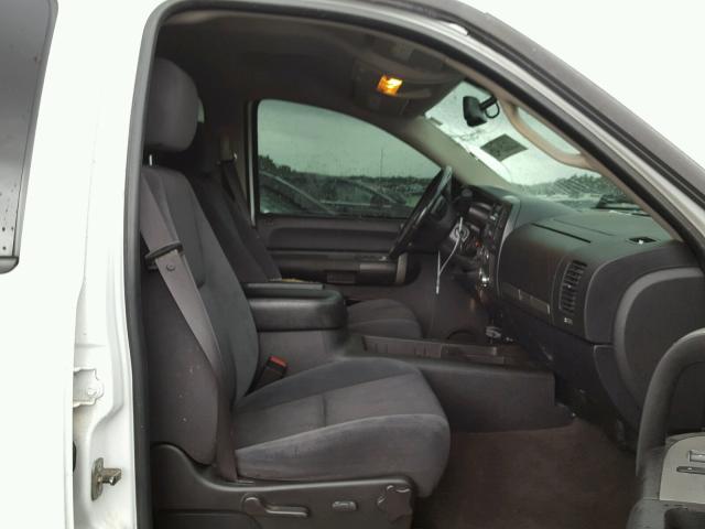 1GTHK23697F516194 - 2007 GMC SIERRA K25 WHITE photo 5