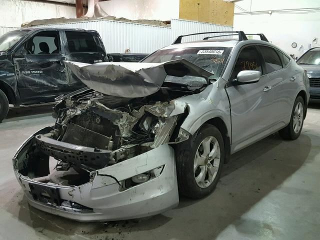 5J6TF2H53BL004739 - 2011 HONDA ACCORD CRO SILVER photo 2