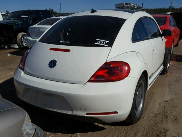 3VWJX7AT4DM603566 - 2013 VOLKSWAGEN BEETLE WHITE photo 4