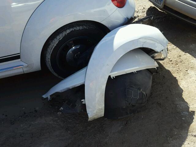 3VWJX7AT4DM603566 - 2013 VOLKSWAGEN BEETLE WHITE photo 9