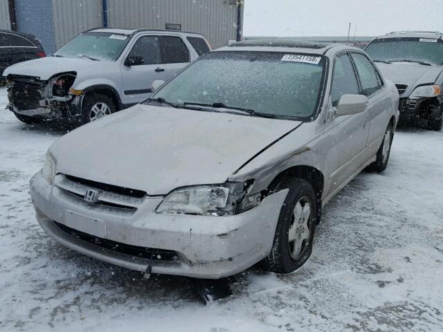 1HGCG1652XA049160 - 1999 HONDA ACCORD EX BEIGE photo 2