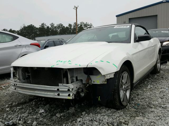 1ZVBP8EM3C5225029 - 2012 FORD MUSTANG WHITE photo 2