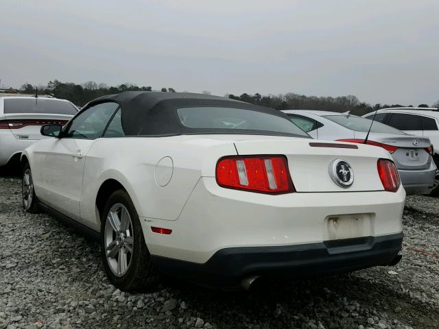 1ZVBP8EM3C5225029 - 2012 FORD MUSTANG WHITE photo 3