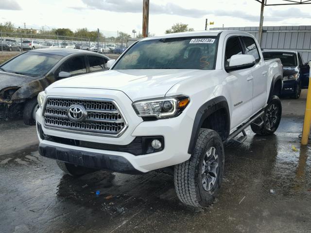 5TFCZ5AN4GX004712 - 2016 TOYOTA TACOMA DOU WHITE photo 2