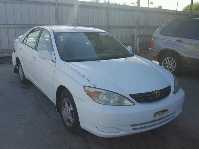 JTDBE32K120101321 - 2002 TOYOTA CAMRY LE WHITE photo 1