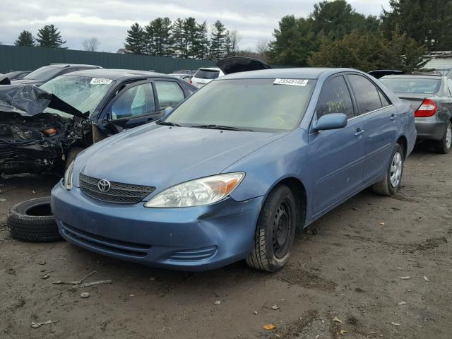 4T1BE32K94U933755 - 2004 TOYOTA CAMRY LE BLUE photo 2