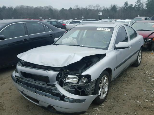 YV1RS61N512011204 - 2001 VOLVO S60 SILVER photo 2