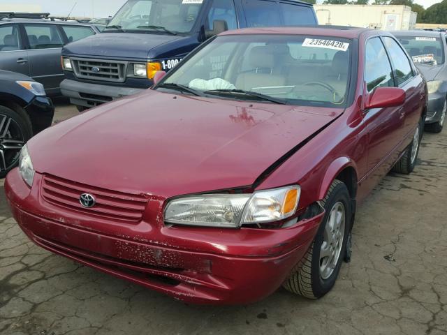 JT2BF28K0W0115062 - 1998 TOYOTA CAMRY LE RED photo 2