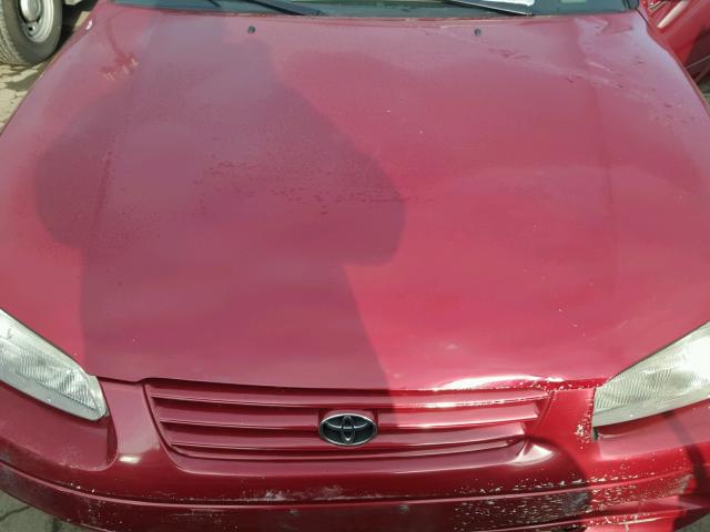 JT2BF28K0W0115062 - 1998 TOYOTA CAMRY LE RED photo 7