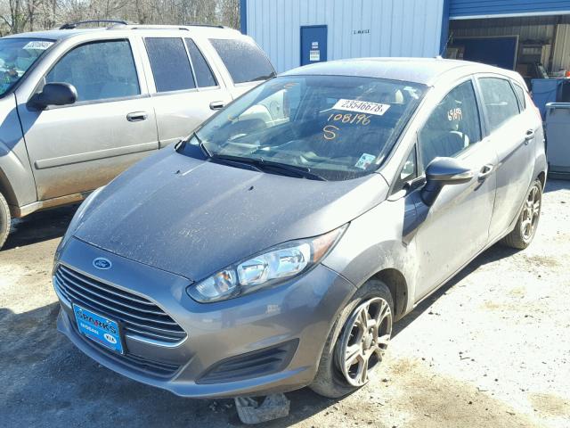 3FADP4EJ0EM108196 - 2014 FORD FIESTA SE GRAY photo 2